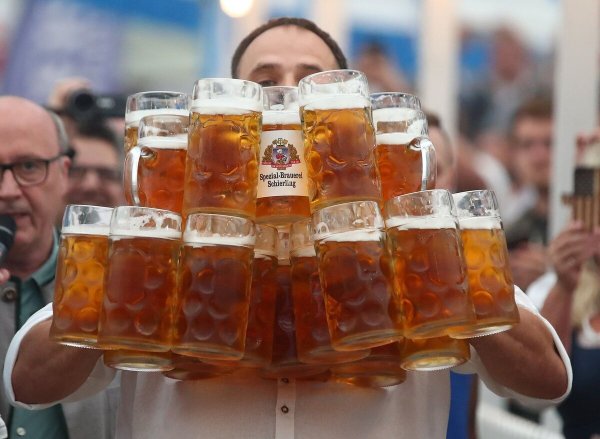 Огромная Кружка пива