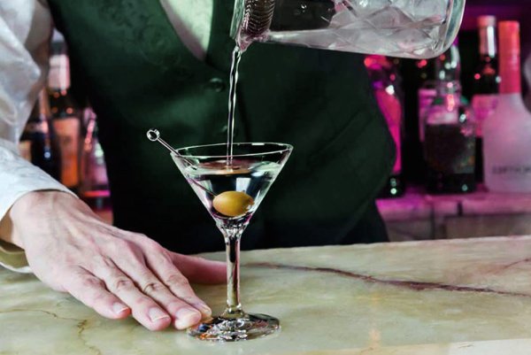 С праздником бармена