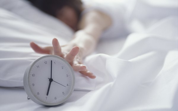 Утро человек просыпается