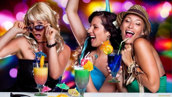 Коктейльная вечеринка девушки