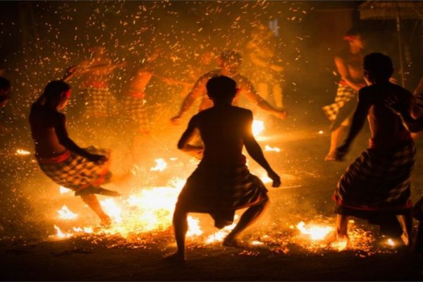 Танцы вокруг костра