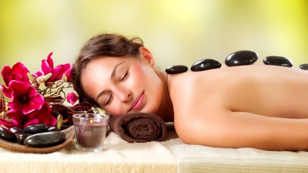 Девушка в спа салоне