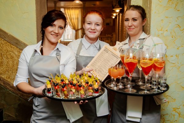 Повар на кухне