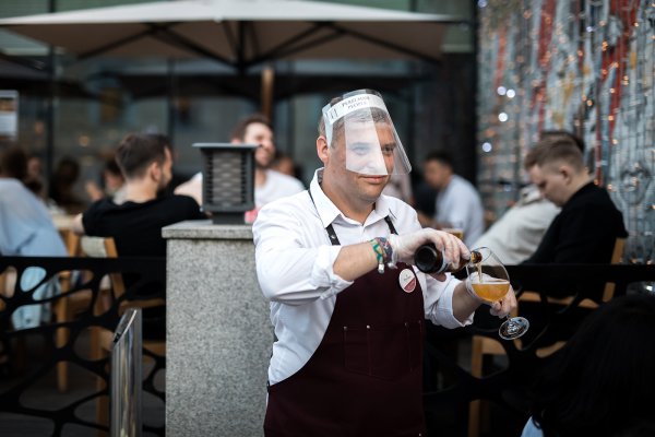 Официанты на банкете