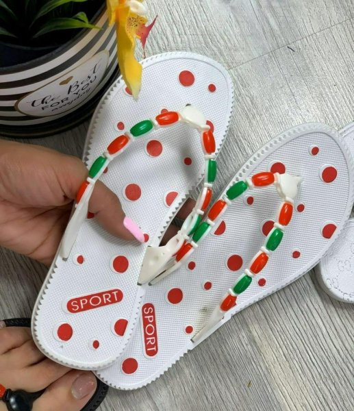 Шлепки с новогодней тематикой
