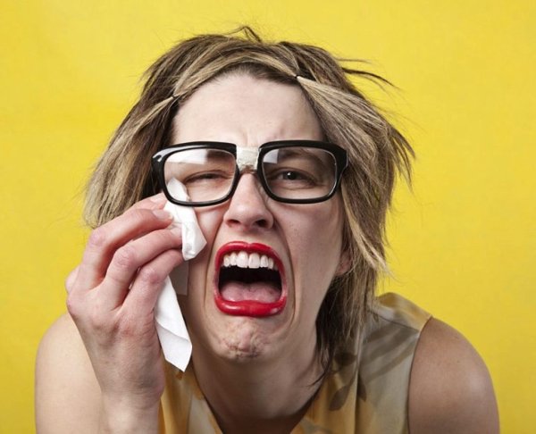 Баба в истерике