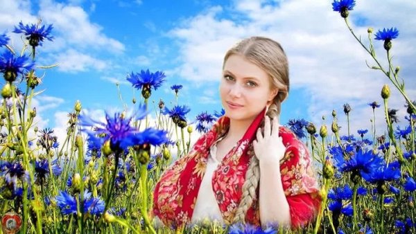 Женщина и васильки