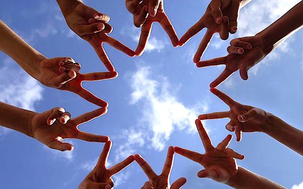 Руки друзей