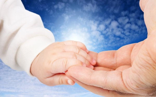 Детская рука