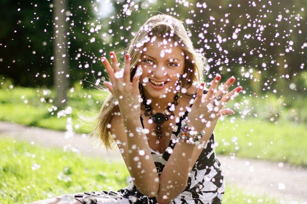 Живите в радости и счастливо