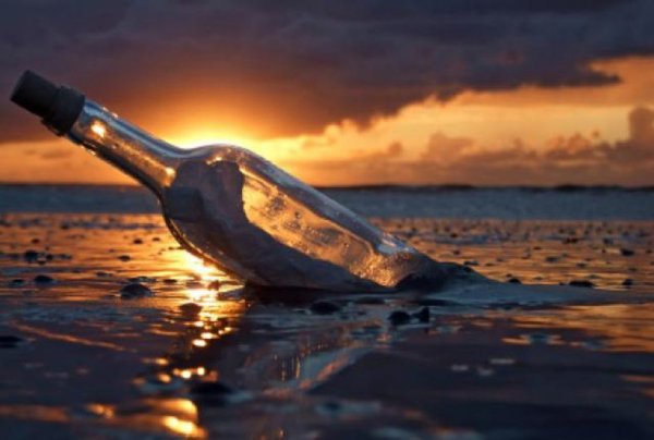 Бутылка с посланием в море