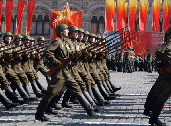 Солдаты на красной площади