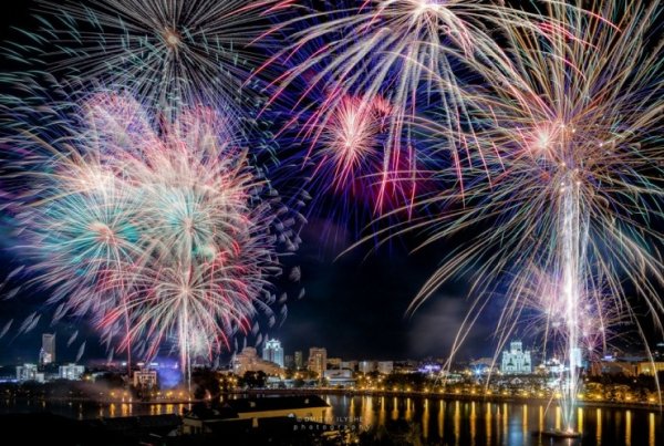 Екатеринбург фейерверк