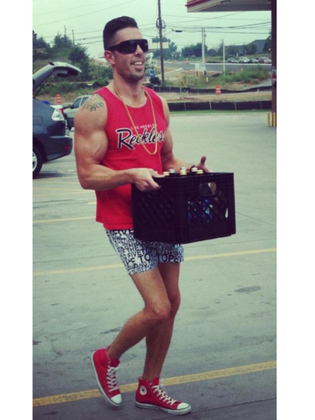 Качок с тонкими ногами