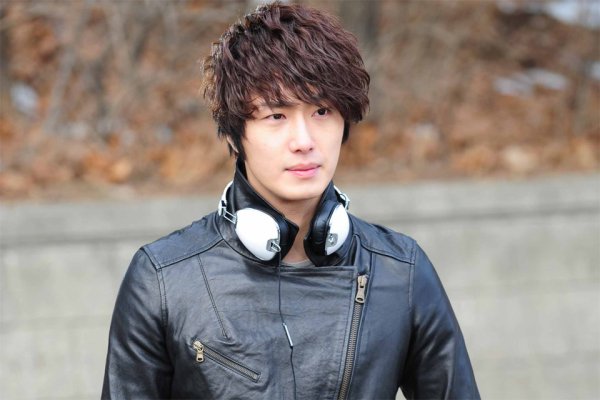 Ji Chang Wook в кожаной куртке