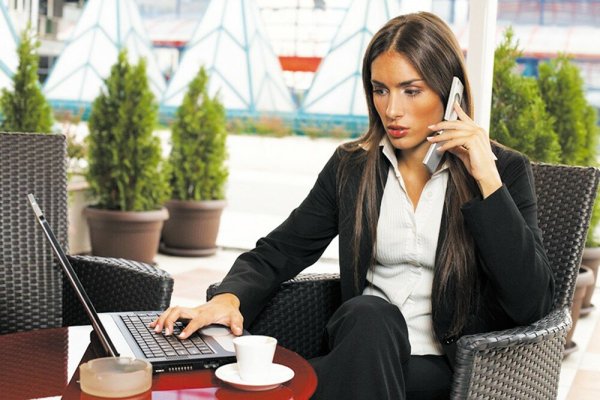 Красивая успешная женщина