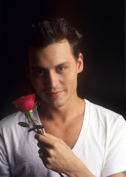 Джонни Депп с розой