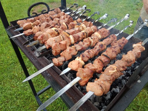 Много шашлыка