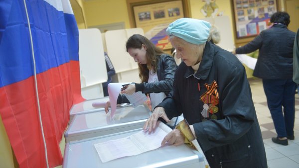 Избиратель на избирательном участке