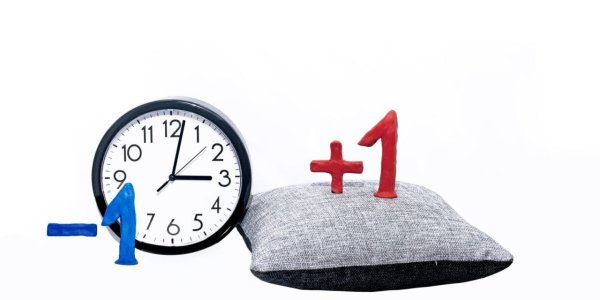 Рука с шестеренкой