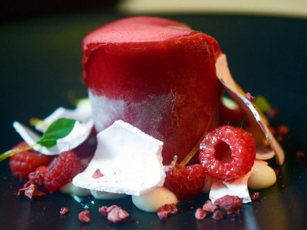 Raspberry panna Cotta десерт