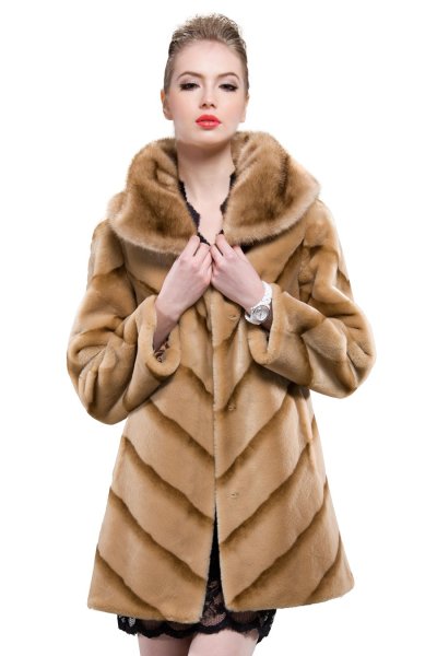 Женщина в шубе