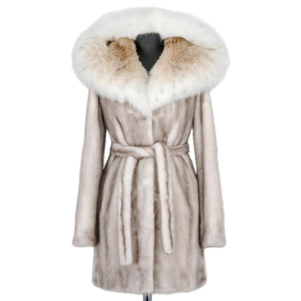 Белая шуба белый фон