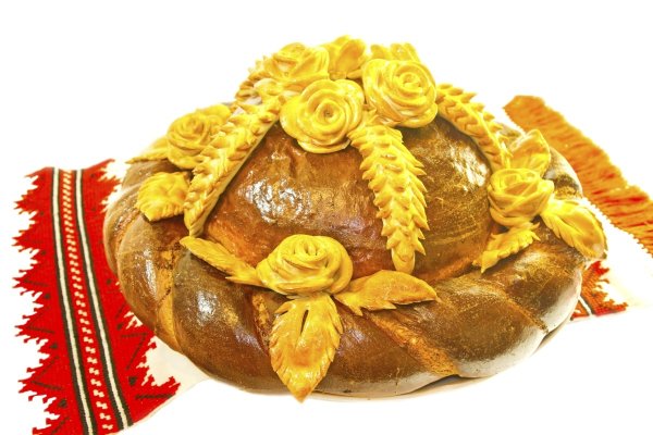 Каравай на полотенце на прозрачном фоне