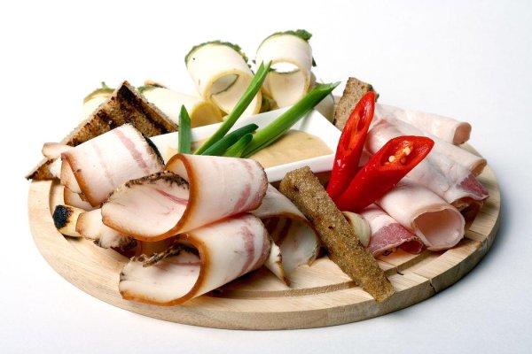 Сало на тарелке