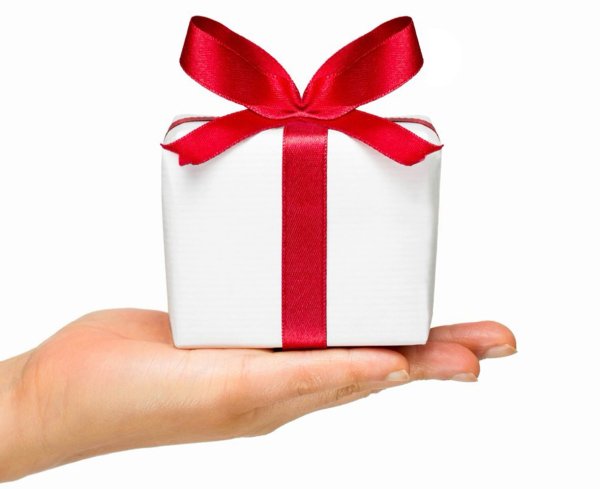 Подарок в руках