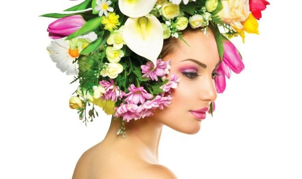 Лицо девушки в цветах