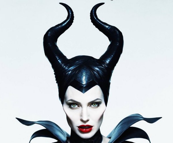 Малефисента рога Анджелина Джоли