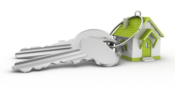 Дом с ключами на белом фоне