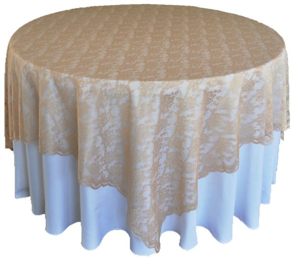 Стол с красной скатертью