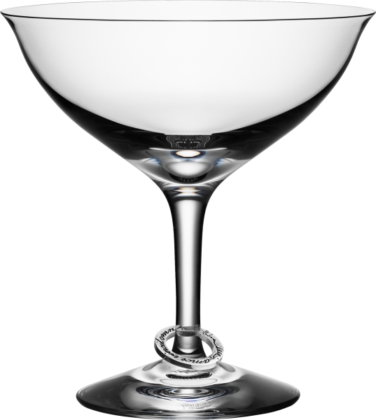 Фужер на белом фоне