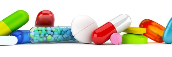 Лекарства на белом фоне