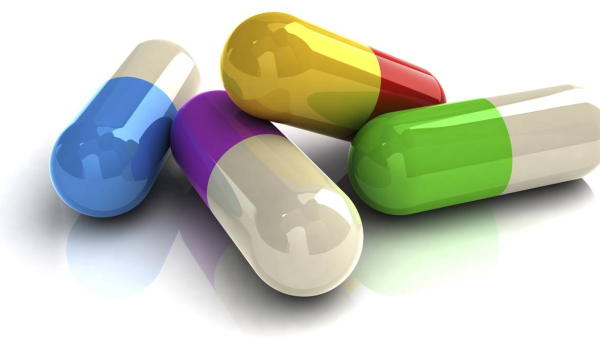 Таблетки на прозрачном фоне