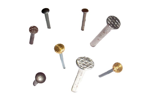 Гвоздь вбитый в стену