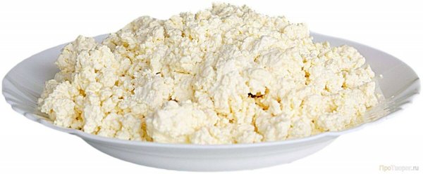 Творог на белом фоне