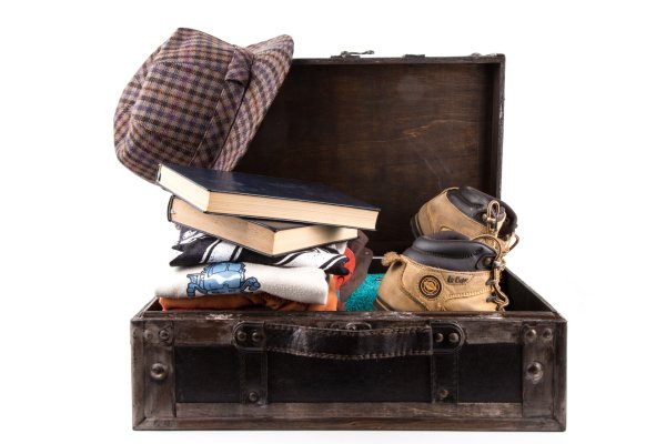 Чемодан с вещами