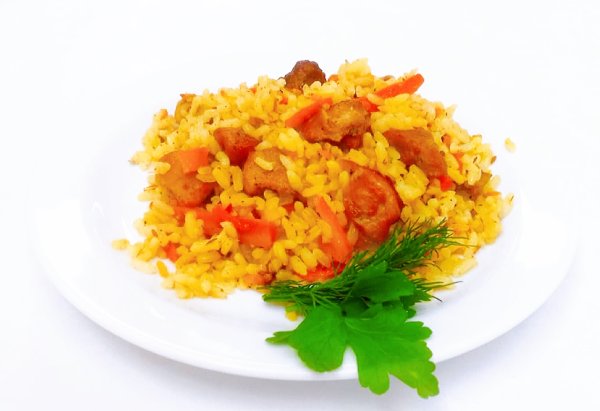 Плов на белом фоне