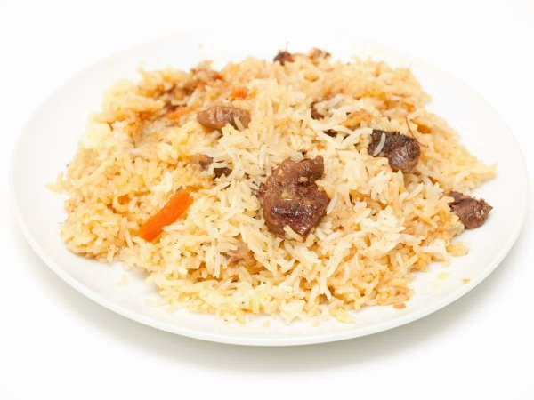 Плов на белом фоне