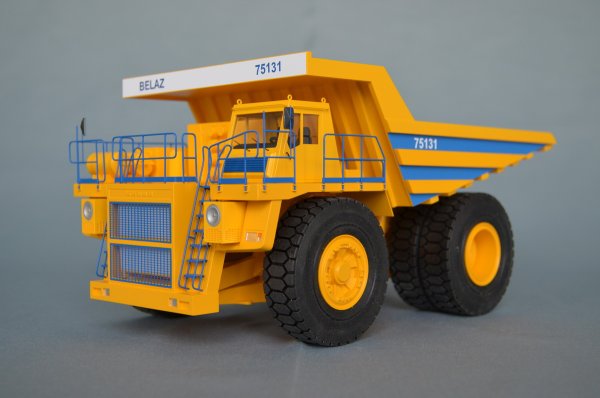 БЕЛАЗ-75131 самосвал
