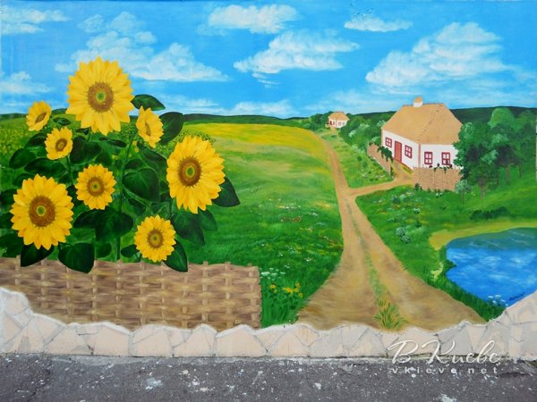 Деревенский дом с подсолнухами