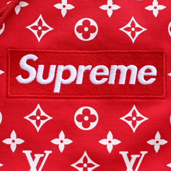 Supreme надпись