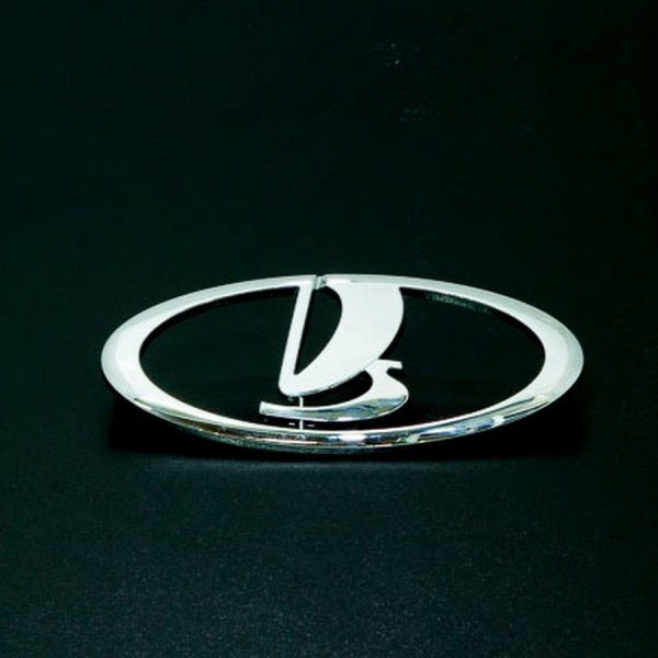 Эмблема решетки Lada Largus