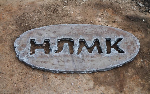 НЛМК значок