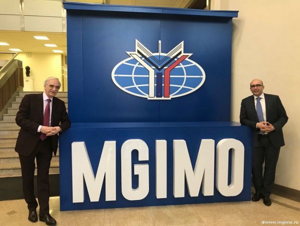 Герб МГИМО
