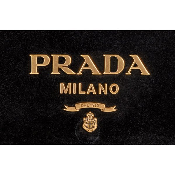 Логотип фирмы Prada