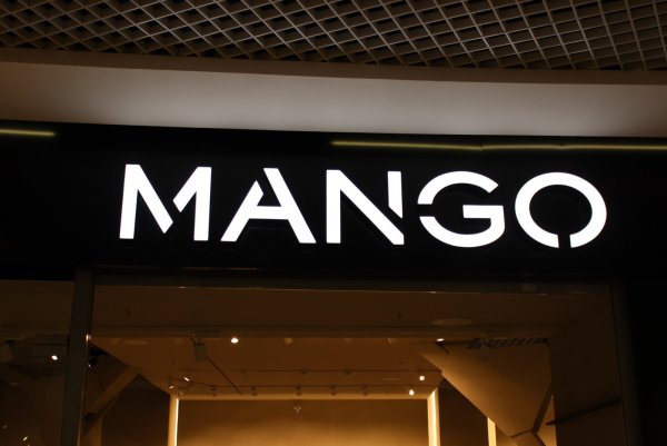 Вывеска магазина манго